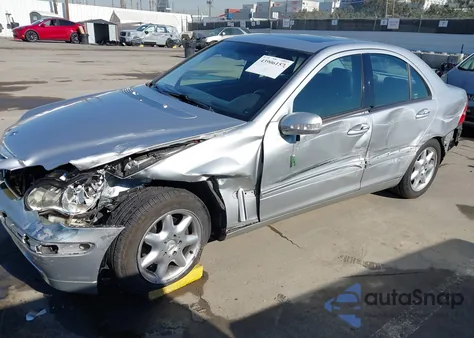 2002 Mercedes-Benz C 240 z USA, uszkodzony, nr VIN WDBRF61J32F231344